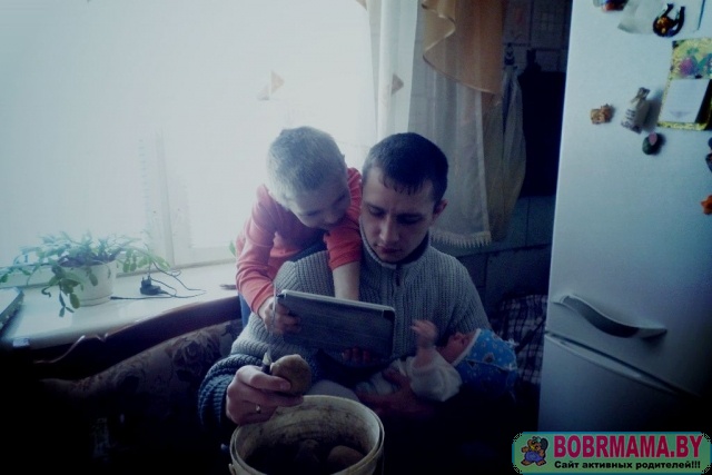 Как только папа решает что-то делать,он всем становиться нужен))