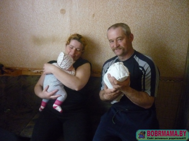 счастливые бабушка с дедушкой