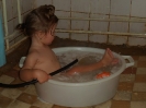 Вот так мы принимает ванную у бабушки!)