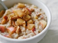 Овсяная каша с яблоком и корицей
