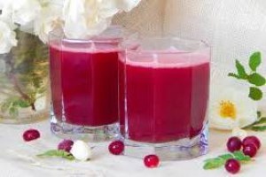 Компот из ревеня и сырой свеклы с изюмом